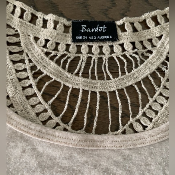 Bardot oversized back crochet tee size US 2 beige colour - Picture 3 of 5
